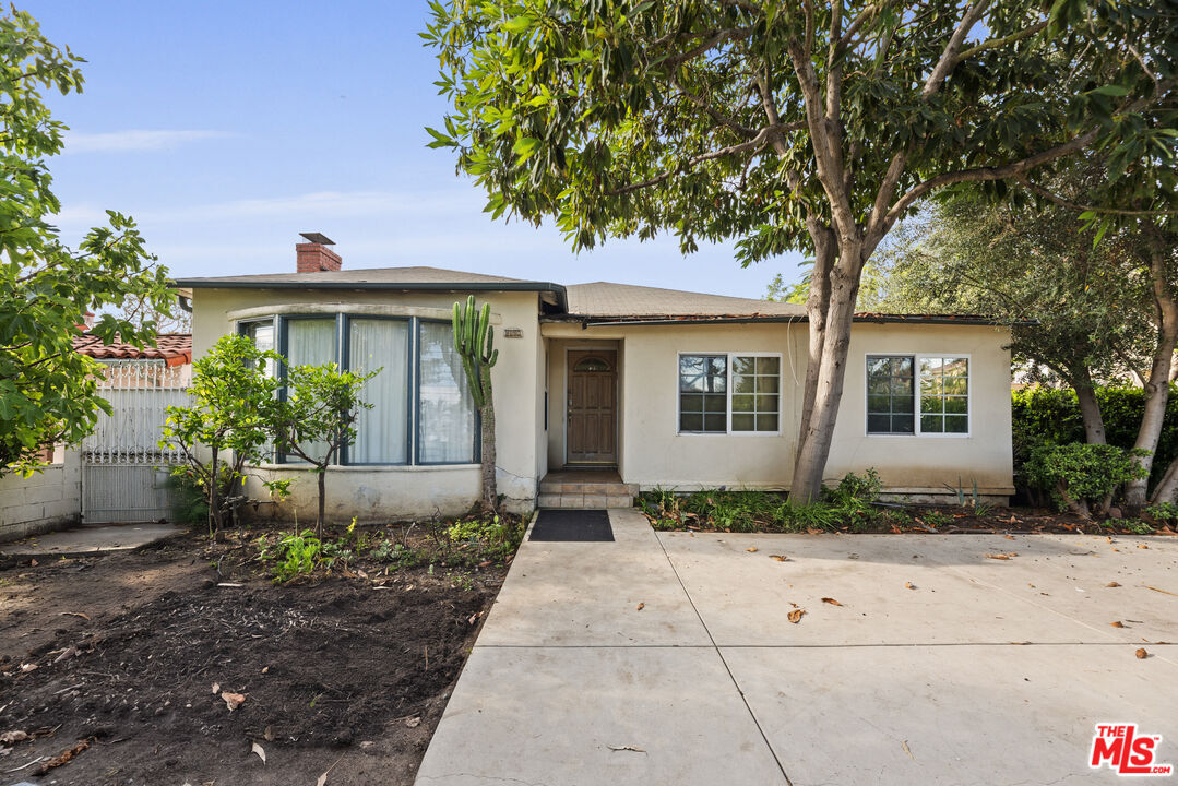 Property Photo: 8860 Horner St CA 90035
