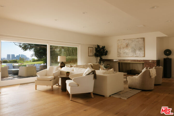 Property Photo:  1177 Loma Linda Dr  CA 90210 