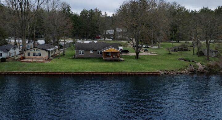 Property Photo:  777 Quillette Street  MI 48612 