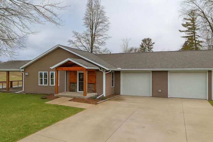 Property Photo: 777 Quillette Street MI 48612