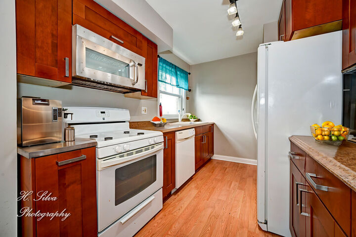 Property Photo: 2628 Willow Street IL 60131