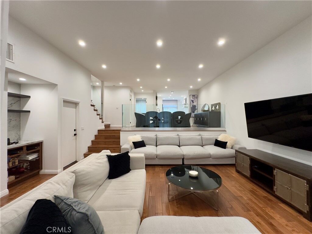 Property Photo:  5533 Edward E Horton Lane 3  CA 91316 