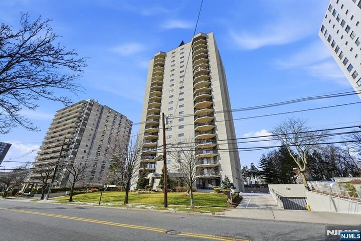 Property Photo:  245 Prospect Avenue 3D  NJ 07601 