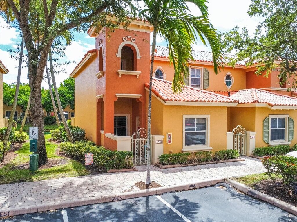 Property Photo:  4964 Leeward Lane 3901  FL 33312 