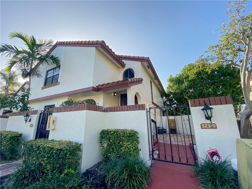 Property Photo:  323 Ives Dairy Road 9  FL 33179 
