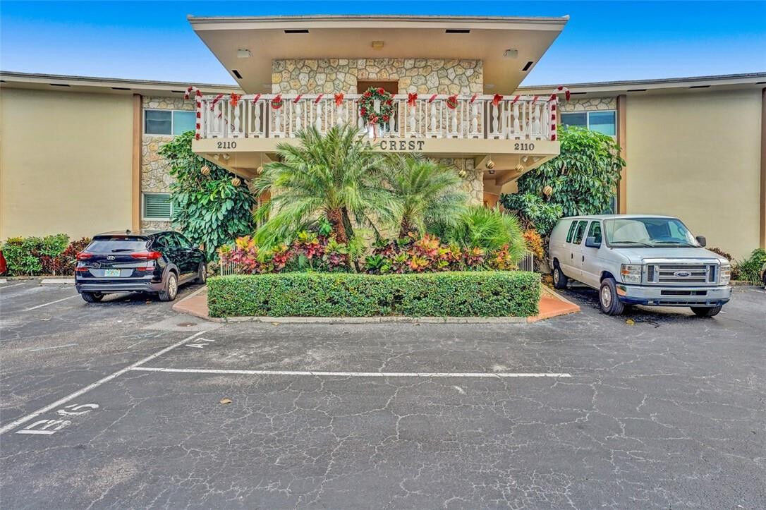 Property Photo: 2110 NE 39th Street 3A FL 33308