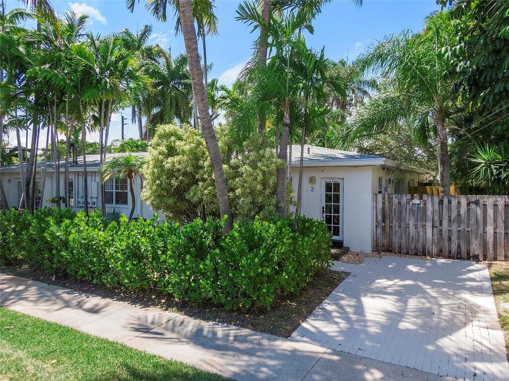 Property Photo:  1400 NE 4th Court 2  FL 33301 