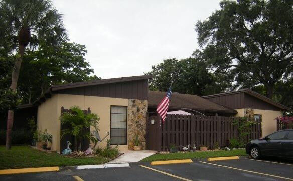 Property Photo:  402 Briarwood Circle  FL 33024 