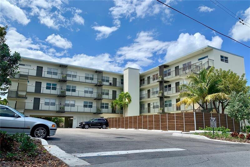 Property Photo:  609 NE 13th Avenue 405  FL 33304 