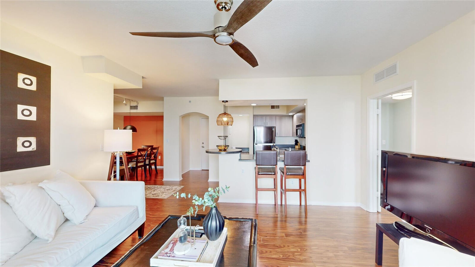Property Photo:  100 N Federal Highway 1115  FL 33301 