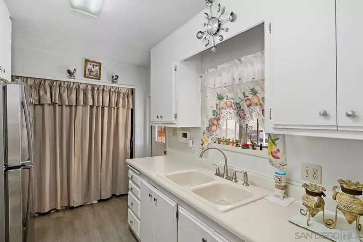 Property Photo:  521 Orange Ave West 24  CA 91911 