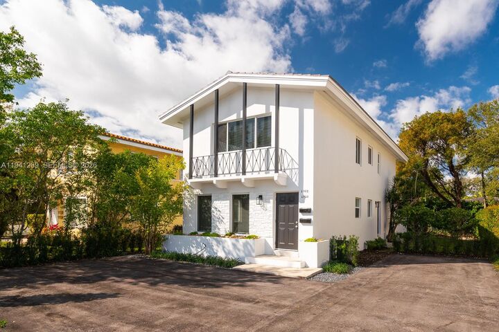 Property Photo:  2922 S Le Jeune Rd 2  FL 33134 