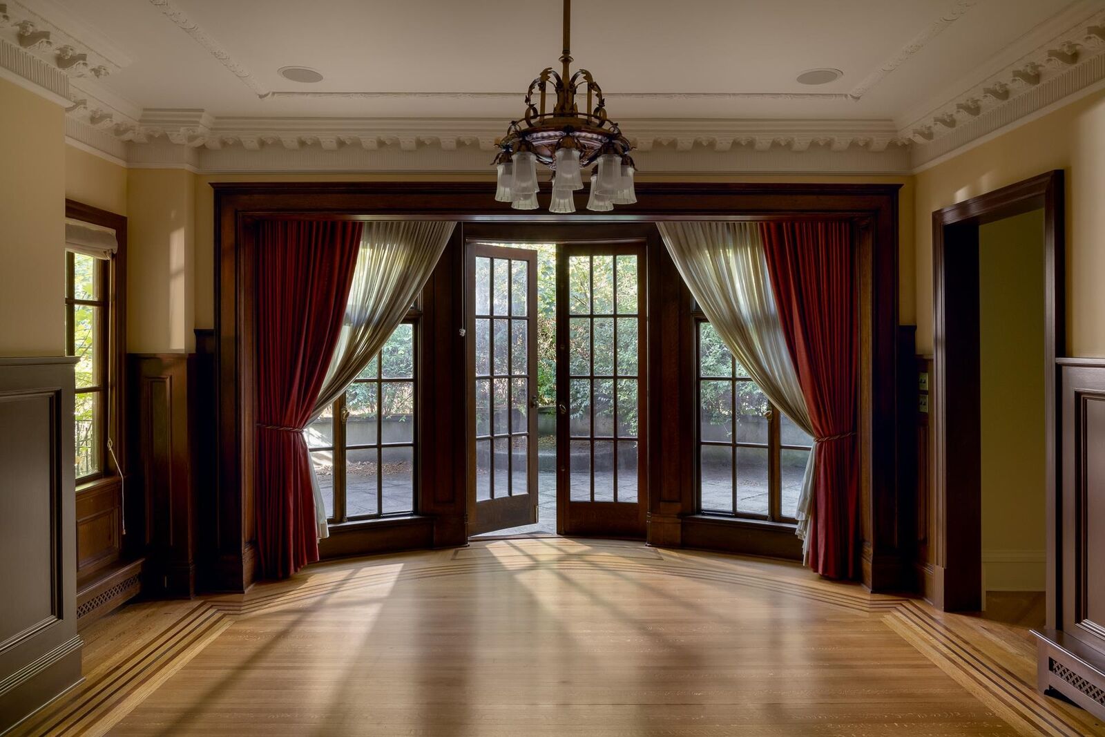 Property Photo:  3838 Cypress Street 2  BC V6J 3P3 