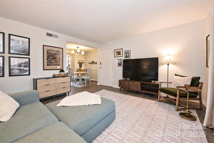 Property Photo:  2604 Park Road B  NC 28209 