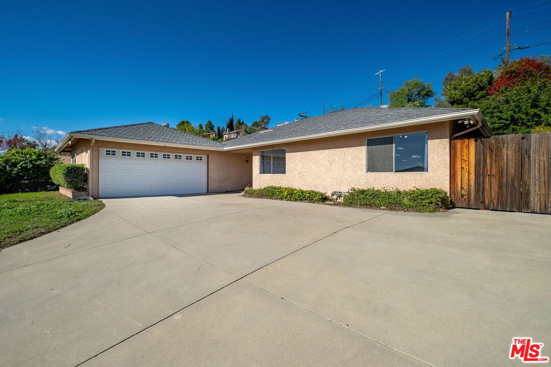 Property Photo: 17133 Lorillard St CA 91344