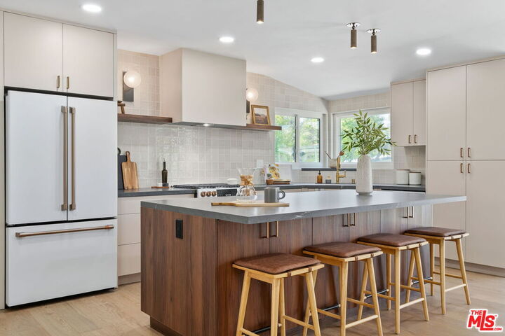 Property Photo: 22946 Brenford St CA 91364