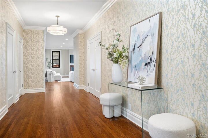 Property Photo: 14 N Chatsworth Avenue 7H NY 10538