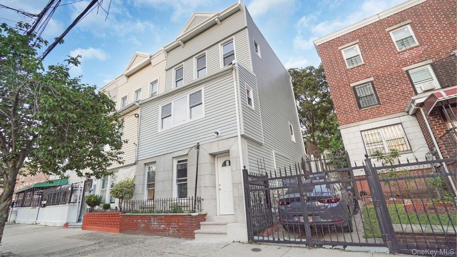 Property Photo:  2040 Washington Avenue  NY 10457 