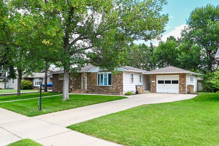 Property Photo:  1817 9th St SW  ND 58701 