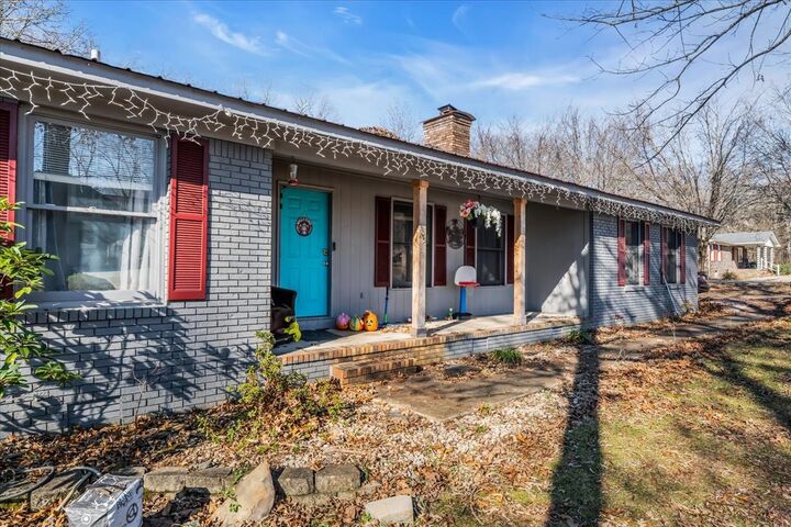 Property Photo: 305 Oak Leaf Cir TN 37398