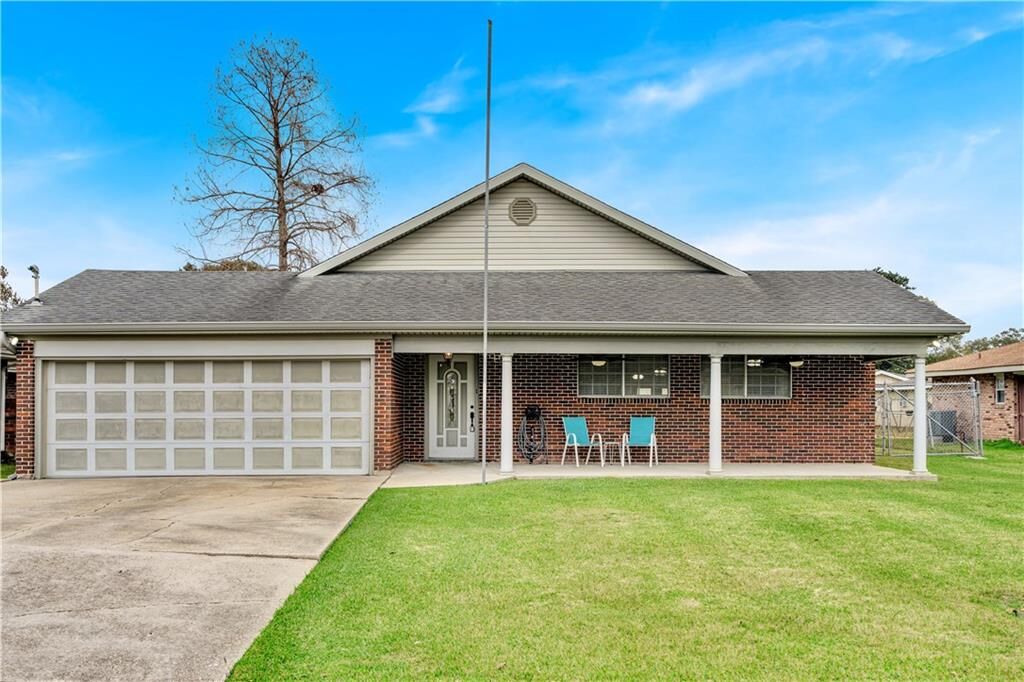 Property Photo:  111 Nu Street  LA 70037 