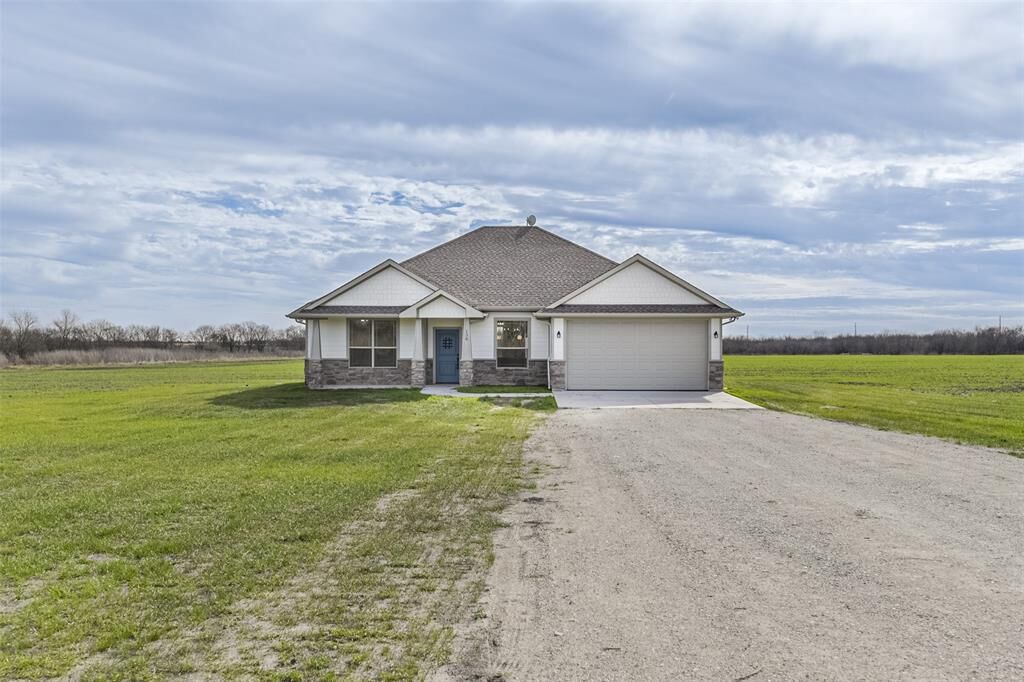 Property Photo:  138 Zmolek Road  TX 75119 