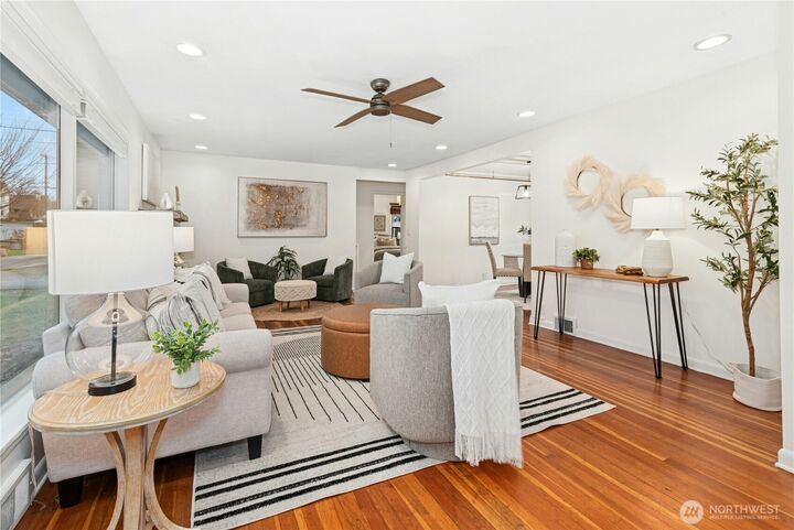 Property Photo:  516  Glen Avenue  WA 98290 