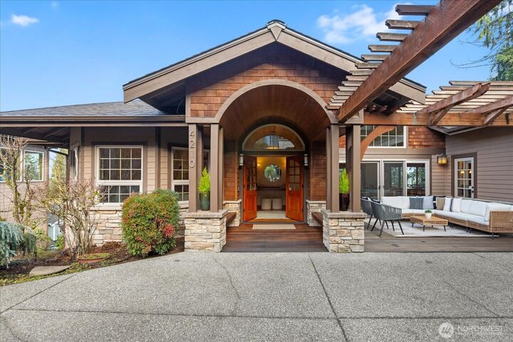 Property Photo:  4210  167th Court SE  WA 98006 