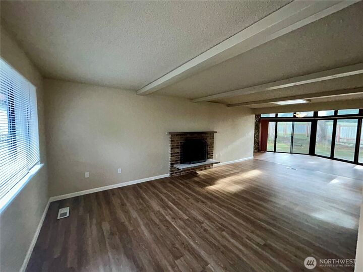 Property Photo:  14719  104th Avenue E  WA 98374 