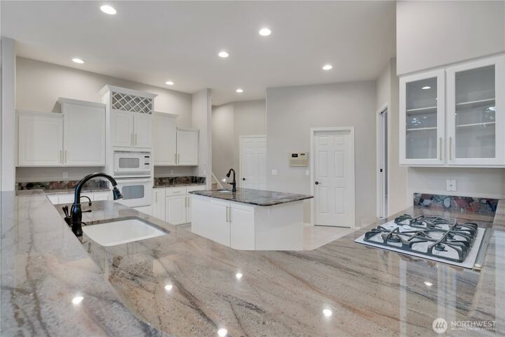 Property Photo:  25305 SE 232nd Avenue  WA 98038 