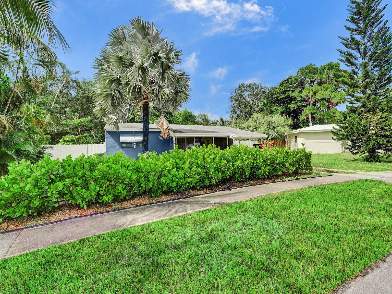 Property Photo:  1515 SW 25th Avenue  FL 33312 