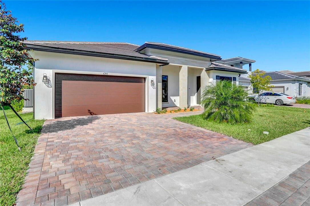 Property Photo:  4200 SW 178th Avenue  FL 33029 