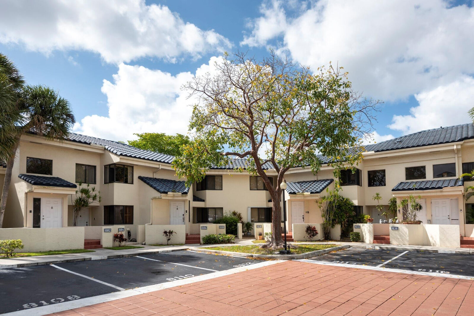 Property Photo: 8102 NW 15th Manor 8102 FL 33322