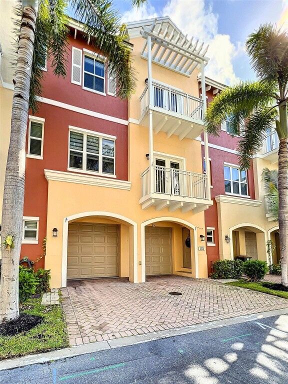 Property Photo:  2331 Vintage Drive 2331  FL 33064 