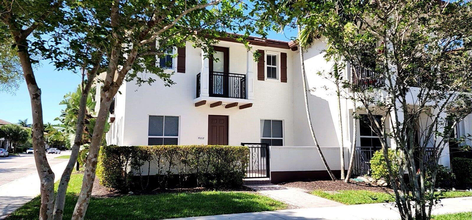 Property Photo:  4668 Olympia Court  FL 33073 
