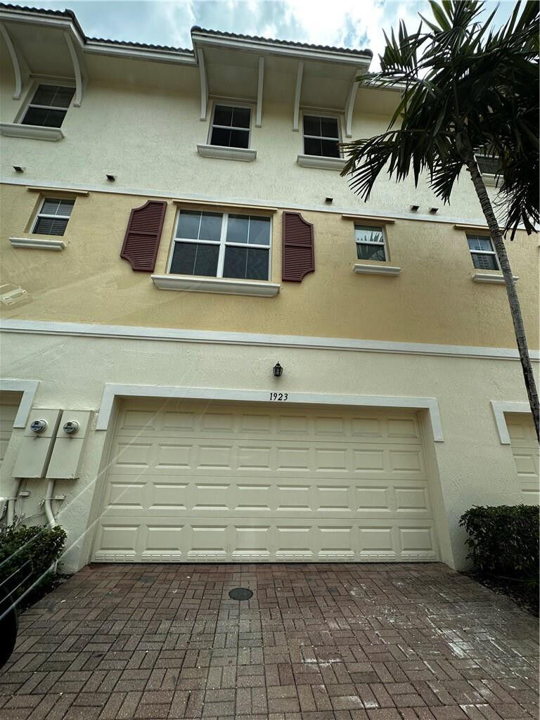 Property Photo: 1923 Via Granada 1923 FL 33426