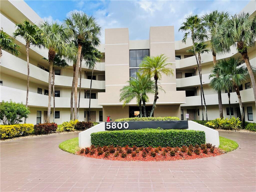 Property Photo: 5800 Camino Del Sol 405 FL 33433