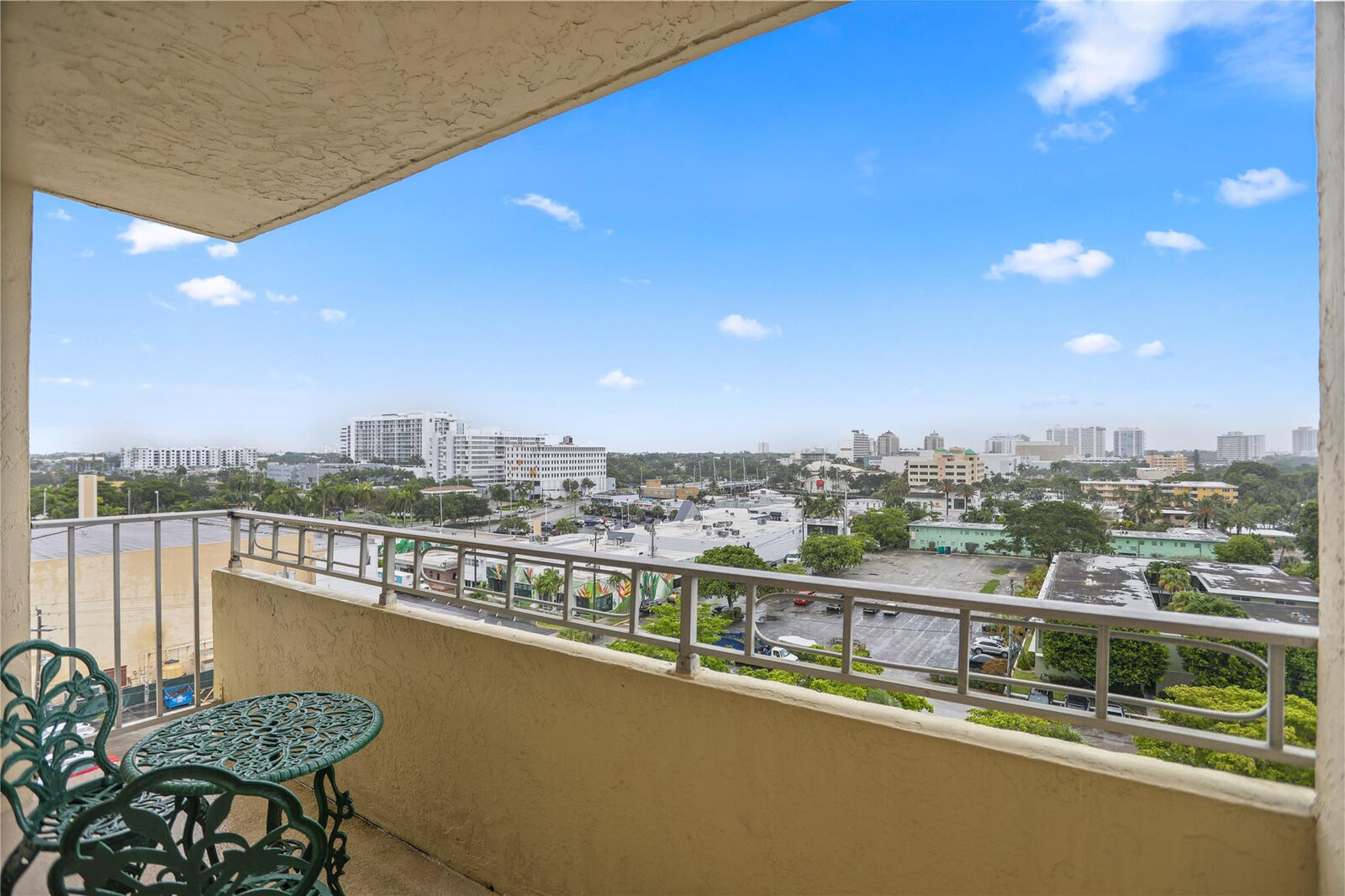 Property Photo:  900 NE 18th Avenue 909  FL 33304 