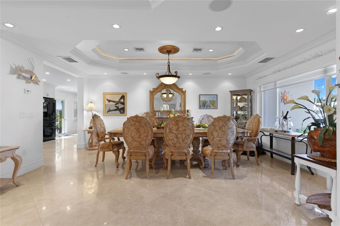 Property Photo: 810 SE 5th Terrace FL 33060