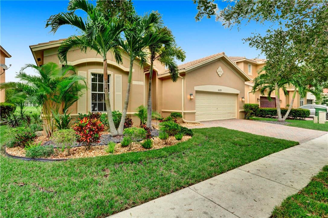 Property Photo:  4436 Rainbow Avenue  FL 33332 