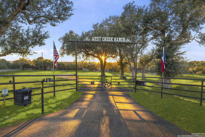 Property Photo:  1041 Homestead Ridge  TX 78132 