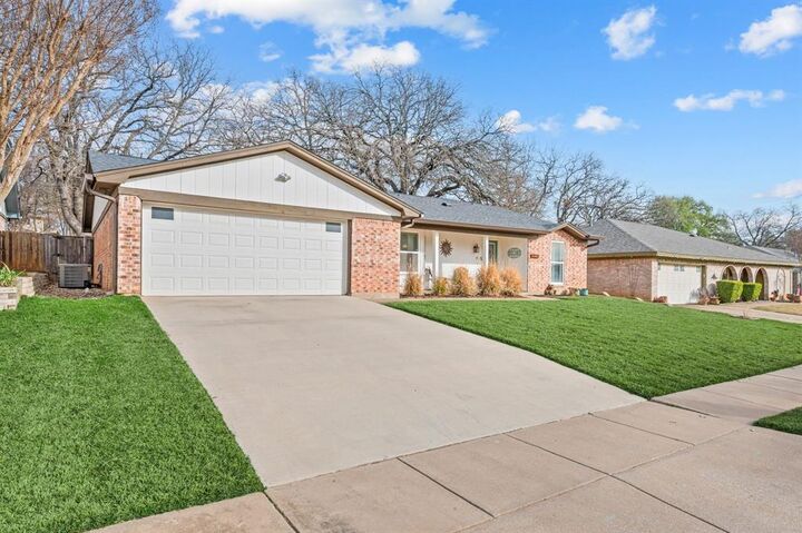 Property Photo:  3124 Spring Lake Drive  TX 76021 