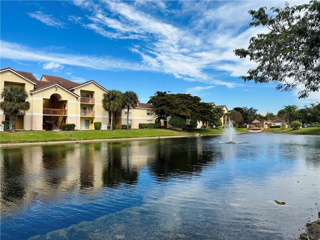 Property Photo:  7630 Westwood Drive 321  FL 33321 