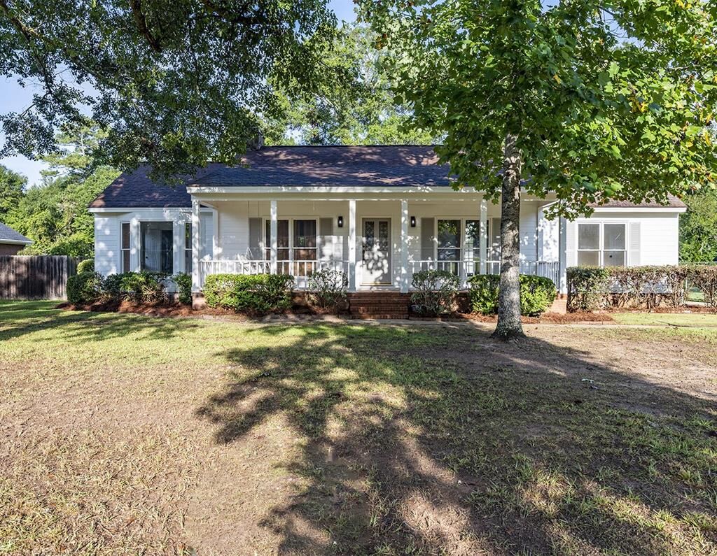 Property Photo:  1729 Dorchester Drive  GA 31721 
