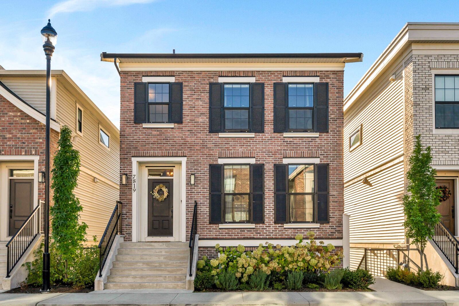 Photo de la propriété:  7819 Cedarbrook Road  BC V2R 6G7 