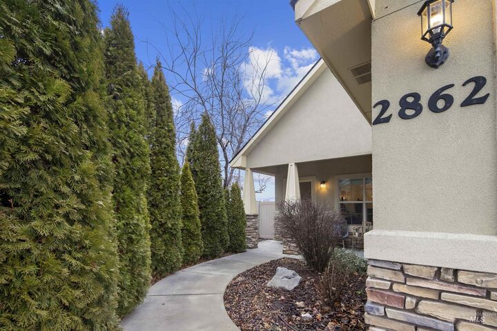 Property Photo:  2862 N Vallin Ave  ID 83616 