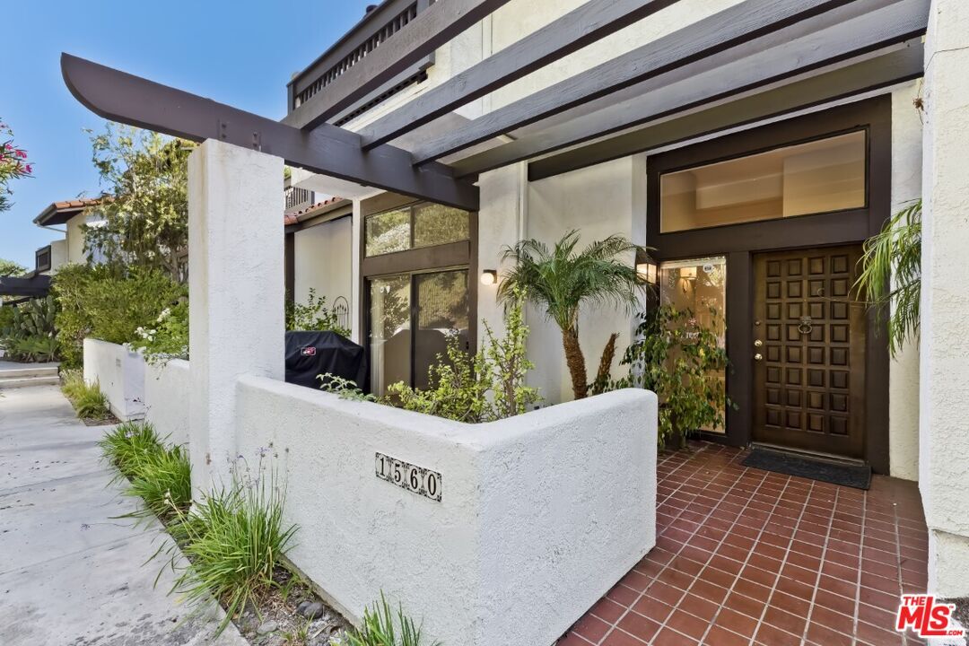 Property Photo: 1560 Michael Ln CA 90272