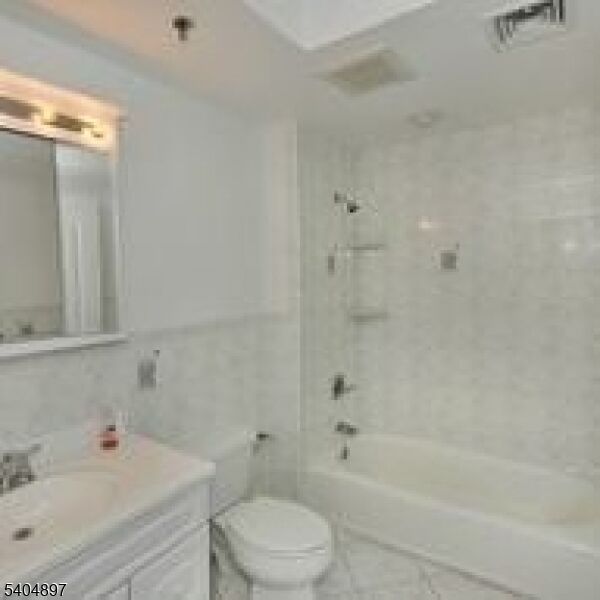 Property Photo:  160 Franklin Ave 2  NJ 07110 