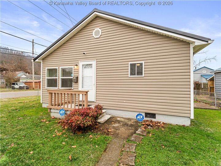 Property Photo: 1210 12th Street WV 25143