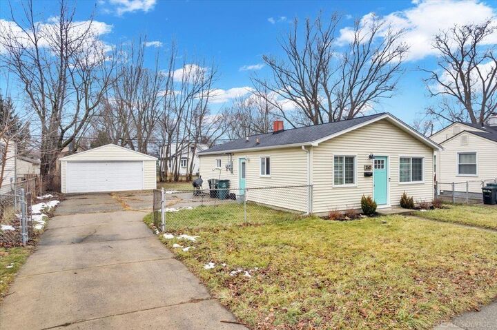 Property Photo:  1561 Moorhouse Street  MI 48220 